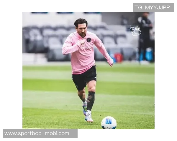 梅西印度行首日遭人群围堵受伤主动请求离场引发关注